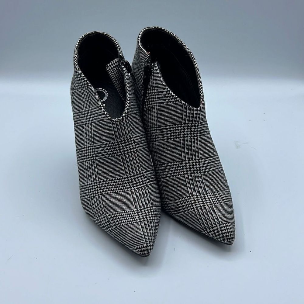 Journee collection Demmi Plaid size 7